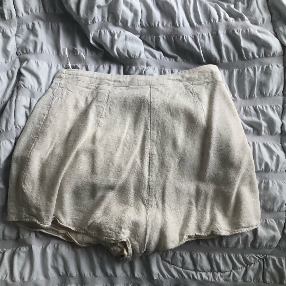 Tan skort - Picture 3 of 3